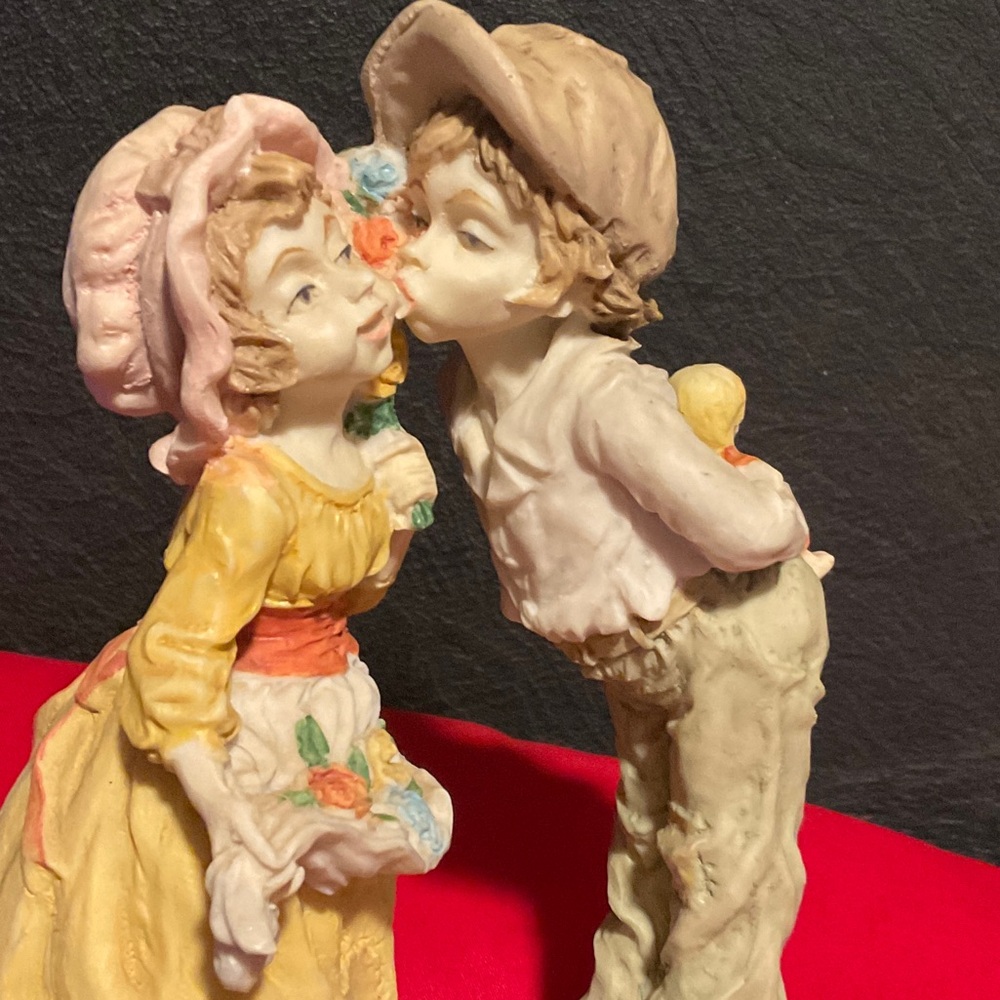 Charming Vintage Couple Figurine - Picture 2 of 7